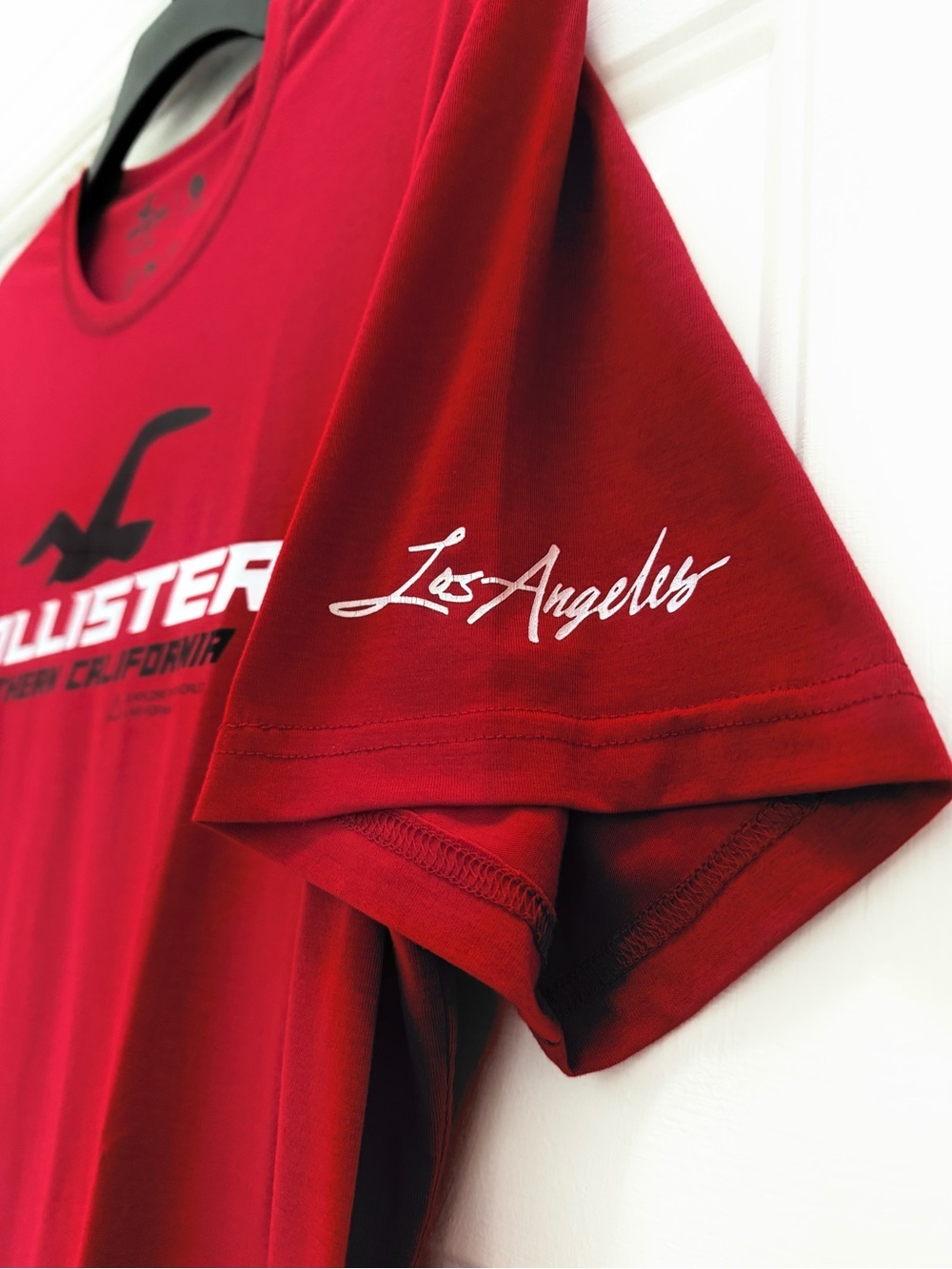 Like New Hollister Cranberry Graphic Tee
